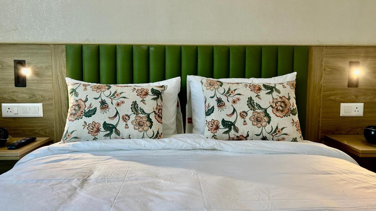 Hotel Limon & Banquet Sector 29, Gurgaon Bagian luar foto